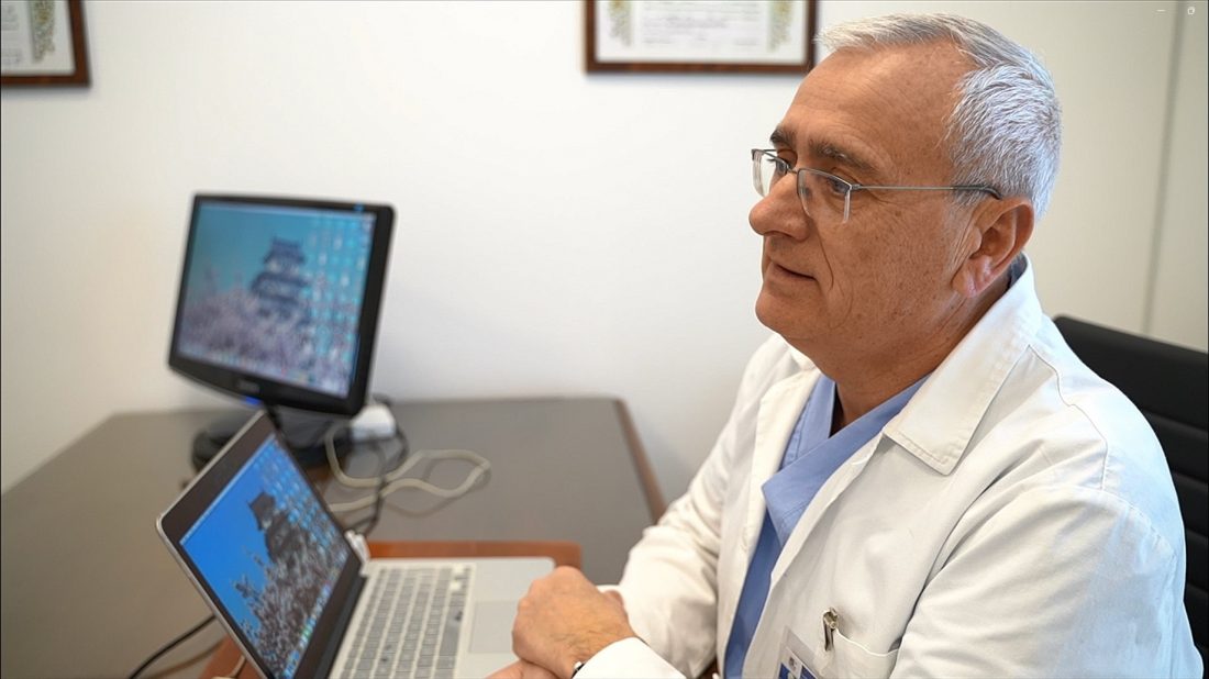 Il dottor Alberto Rivarossa ha una lunga esperienza da Chirurgo ricostruttore, lavorando a tempo pieno nel campo da quasi 35 anni: dapprima come dirigente medico presso l’Istituto Universitario di Torino diretto dal Prof. Bergonzelli, prima, e dal Prof Bocchiotti, poi come Responsabile della struttura di Chirurgia Plastica dell’Ospedale S. Croce e Carle di Cuneo.